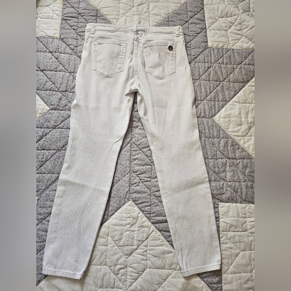 Michael Kors Izzy Skinny White Jeans - Picture 2 of 10